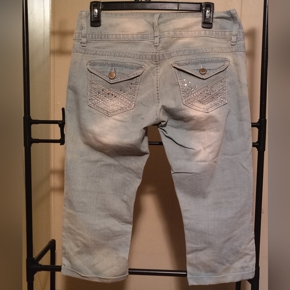 No Boundaries Capri - Picture 3 of 4